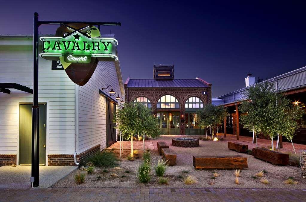 Cavalry Court, By Valencia Hotel Collection Колидж Стейшън Екстериор снимка