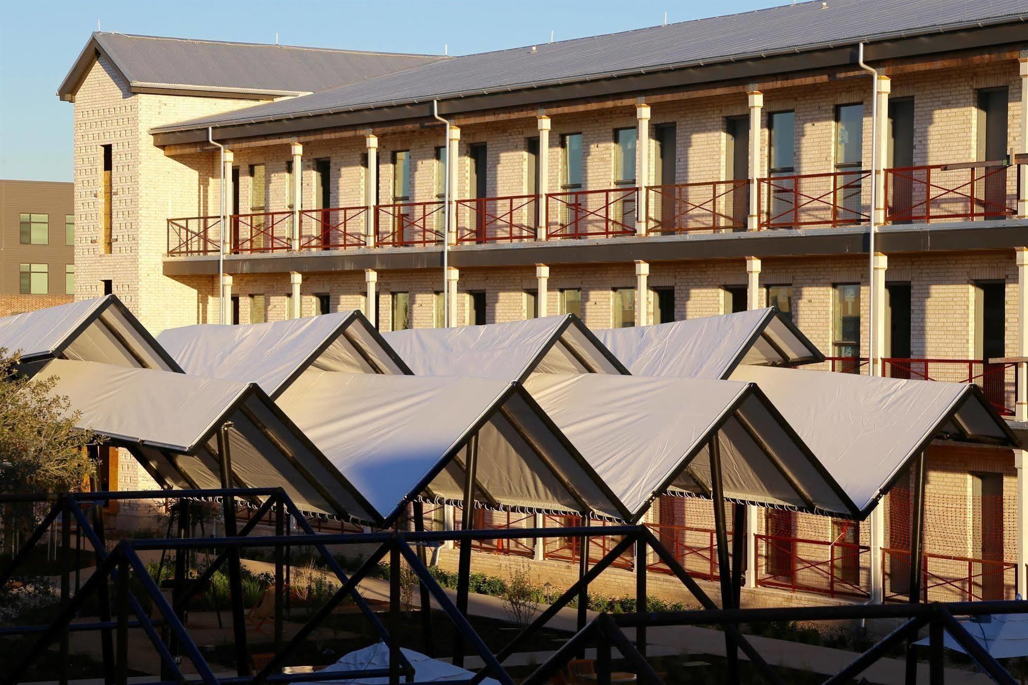 Cavalry Court, By Valencia Hotel Collection Колидж Стейшън Екстериор снимка